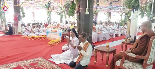 ภาพ No.183137:พิธีทอดกฐิน ณ วัดบ้านปราสาท จ.บุรีรัมย์ ในโครงการทอดกฐินสามัคคีทั่วไทย 30,000 วัด บูชาธรรม 80 ปี หลวงพ่อธัมมชโย โดยคณะศิษยานุศิษย์วัดพระธรรมกาย วันที่ 20 ตุลาคม พ.ศ. 2567