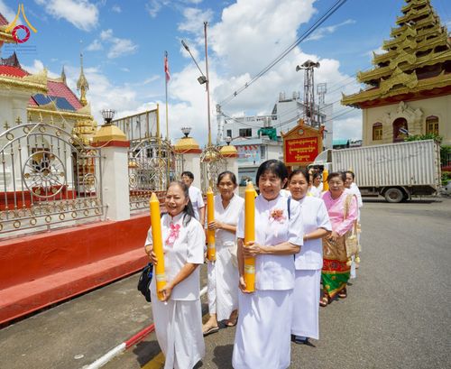 ภาพ No.144306:พิธีถวายเทียนพรรษา, พิธีสืบชะตาหลวง, พิธีถวายสังฆทาน และ พิธีถวายทุนการศึกษา บูชาธรรม ๘๐ ปี พระครูบาไชยบูลย์ ธัมมชโย วันจันทร์ที่ ๑๕ กรกฏาคม พ.ศ. ๒๕๖๗ ณ วัดราชฐานหลวงหัวข่วง เมืองเชียงตุง สาธารณรัฐแห่งสหภาพเมียนมาร์