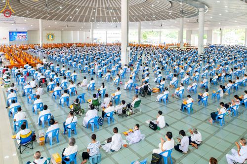 ภาพ No.91508:พิธีบุพเปตพลี ครั้งที่ 142 ร่วมอุทิศบุญแด่หมู่ญาติที่ล่วงลับไปแล้ว และสืบทอดอายุพระพุทธศาสนา วันอาทิตย์ที่ 29 ตุลาคม พ.ศ. 2566 (วันพระขึ้น 15 ค่ำ เดือน 11) ณ หอฉันคุณยายอาจารย์ฯ วัดพระธรรมกาย