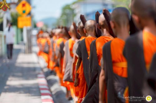 ภาพ No.222105:วันที่ 26-27 เมษายน พ.ศ. 2568 ศูนย์ปฏิบัติธรรมสวนผึ้ง ร่วมกับ ธุดงค์คสถานประจวบคีรีขันธ์ และวัดอ่าวน้อย  จัดกิจกรรมเดินธรรมยาตรา ตักบาตรข้าวสารอาหารแห้ง และจุดประทีปถวายเป็นพุทธบูชา ณ วัดอ่าวน้อย จ.ประจวบคีรีขันธ์