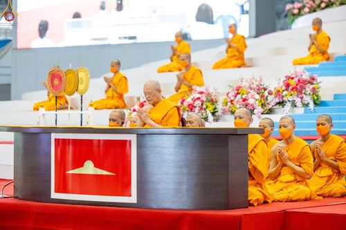 ภาพ No.88096:พิธีมุทิตาสักการะ เปรียญธรรม 9,6,3 และบาลีศึกษา 6,3  พิธีมอบดวงแก้วสามเณรทรงบาลีไวยากรณ์ วันอาทิตย์ 17 กันยายน พ.ศ. 2566 ณ สภาธรรมกายสากล วัดพระธรรมกาย