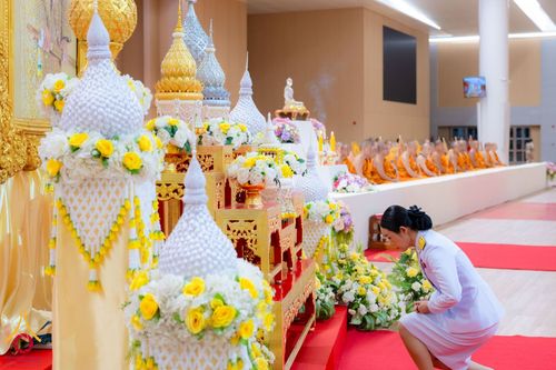 ภาพ No.145982:พิธีเจริญพระพุทธมนต์ ปฏิบัติธรรมเจริญสมาธิภาวนา เพื่อถวายเป็นพระราชกุศล แด่พระบาทสมเด็จพระเจ้าอยู่หัว เนื่องในโอกาสพระราชพิธีมหามงคล เฉลิมพระชนมพรรษา 6 รอบ 28 กรกฎาคม 2567 วันอาทิตย์ที่ 28 กรกฎาคม พ.ศ. 2567  ณ ห้องแก้วสารพัดนึก 2 สภาธรรมกายสากล