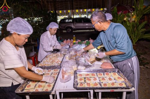 ภาพ No.112845:พิธีถวายภัตตาหารเป็นสังฆทาน แด่คณะพระธรรมยาตรา ปีที่ 12 วันที่ 15 มกราคม พ.ศ. 2567 ณ วัดสองพี่น้อง จ.สุพรรณบุรี