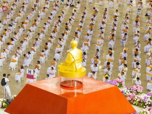 ภาพ No.150053:พิธีทอดผ้าป่าสมทบกฐินวัดพระธรรมกาย และสมทบกฐิน 30,000 วัดทั่วไทย ครั้งที่ 1 เนื่องในวันธรรมชัย 27 สิงหาคม พ.ศ.2567 ณ สภาธรรมกายสากล วัดพระธรรมกาย