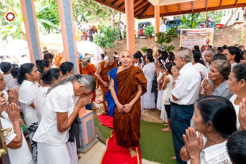 ภาพ No.175860:พิธีทอดผ้าป่าสมทบกฐิน ณ วัดธัมเมสวา รามายา มาตะเล ศรีลังกา โดยมูลนิธิธรรมกาย ในนามหลวงพ่อธัมมชโย วันที่ 9 พฤศจิกายน พ.ศ. 2567