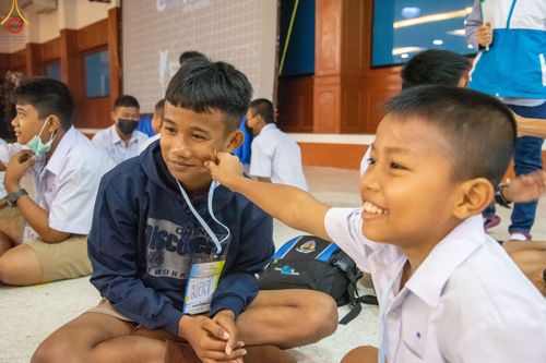 ภาพ No.106575:วันรวมพลังเด็กดี V-star ผู้นำฟื้นฟูศีลธรรมโลก จังหวัดสมุทรสาคร วันพฤหัสบดีที่ 28 ธันวาคม พ.ศ. 2566 ณ โรงเรียนสมุทรสาครวิทยาลัย อำเภอเมือง จังหวัดสมุทรสาคร