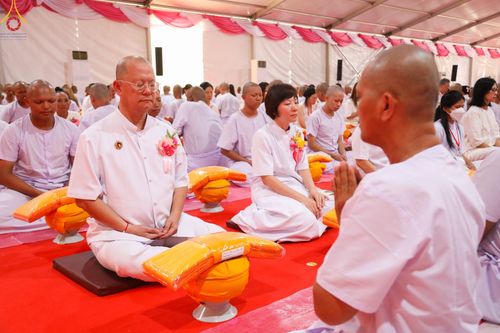 ภาพ No.103058:พิธีขอขมา มอบบาตรและผ้าไตร ธรรมทายาทชาวอินโดนีเซียกว่า 1,000 คน ณ มหาเจดีย์บุโรพุทโธ ประเทศอินโดนีเซีย ในวันที่ 19 ธันวาคม พ.ศ. 2566