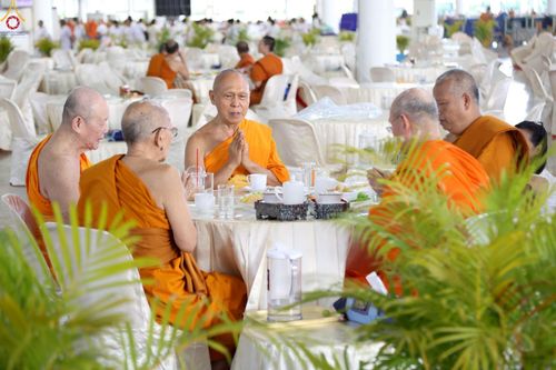 ภาพ No.235891:วันที่ 3 สิงหาคม พ.ศ. 2568 ภาพบรรยากาศ การต้อนรับปฎิสันถาร ของคณะสงฆ์ ในวันสมาธิโลก พิธีถวายมหาสังฆทาน 2,000 กว่าวัด ณ วัดพระธรรมกาย