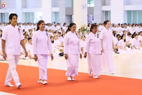 ภาพ No.323613:วันที่ 22 เมษายน พ.ศ.2569(วันคุ้มครองโลก) งานถวายมหาสังฆทาน 40,000 กว่าวัดทั่วประเทศ พิธีภาคสาย ปฏิบัติธรรม ,  พิธีมอบปัจจัยช่วยเหลือครู 4 จังหวัดชายแดนภาคใต้