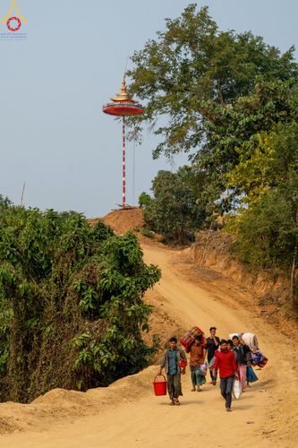 ภาพ No.127553:Photo Story ปฐมบรรพชาชาวพุทธมาร์มา Episode 2/5 วันที่ 6-7 กุมภาพันธ์ พ.ศ. 2567  โครงการบรรพชาครั้งประวัติศาสตร์ แห่งเทือกเขาจิตตะกอง  ครั้งแรกของชาวพุทธมาร์มา บังกลาเทศ บูชาธรรม 80 ปีหลวงพ่อธัมมชโย ณ วัดธัมจักร อรัญกุฏิ เมืองรัมการ์ คาร์กาชารี บังกลาเทศ