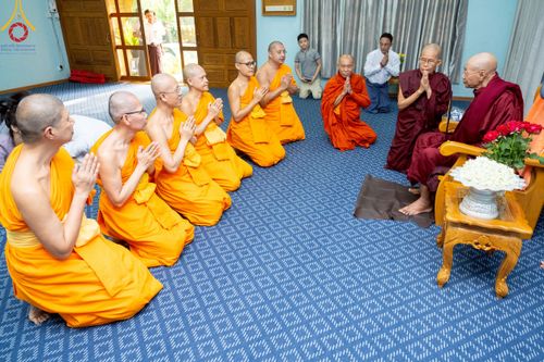 ภาพ No.220061:วันพุธที่ 16 เมษายน พ.ศ. 2568 วัดพระธรรมกายถวายมหาสังฆทาน มอบสิ่งของและทุนทรัพย์กว่า 4 ล้านบาท บรรเทาทุกข์ 181 วัดแผ่นดินไหวเมียนมา