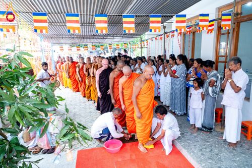 ภาพ No.175818:พิธีทอดผ้าป่าสมทบกฐิน ณ วัดศรีสุมนะ วิเวกรามายา เมืองมาตะเล ศรีลังกา โดยมูลนิธิธรรมกาย ในนามหลวงพ่อธัมมชโย วันที่ 8 พฤศจิกายน พ.ศ. 2567