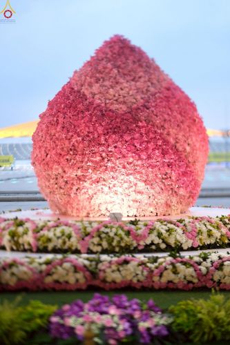 ภาพ No.223919:วันวิสาขบูชา วันอาทิตย์ที่ 11 พฤษภาคม พ.ศ. 2568 พิธีจุดวิสาขประทีป ,  พิธีเวียนประทักษิณรอบพระมหาธรรมกายเจดีย์ , พิธีฉลองชัยสวดมนต์บทธัมมจักกัปปวัตตนสูตร ครบ 7,357,000,000 จบ ณ มหารัตนวิหารคด วัดพระธรรมกาย