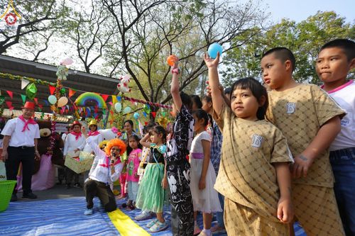 ภาพ No.194102:วัดพระธรรมกาย จัดงานวันเด็กแห่งชาติ ประจำปี พ.ศ.2568 ออกร้านอาหาร 200 ร้าน มอบของขวัญหลายหมื่นชิ้น วันที่ 12 มกราคม พ.ศ. 2568 วัดพระธรรมกาย อ.คลองหลวง จ.ปทุมธานี
