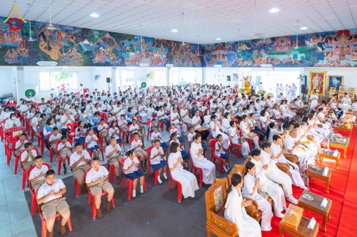 ภาพ No.197404:พิธีทอดผ้าป่าทำนุบำรุงศาสนสถาน ณ วัดโบสถ์(บน) ตำบลบางคูเวียง อำเภอบางกรวย จังหวัดนนทบุรี ในโครงการธรรมยาตรา กตัญญูบูชา มหาปูชนียาจารย์ พระมงคลเทพมุนี(สด จนฺทสโร) พระผู้ปราบมาร อนุสรณ์สถาน 7 แห่ง ปีที่ 13 วันที่ 17 มกราคม พ.ศ. 2568