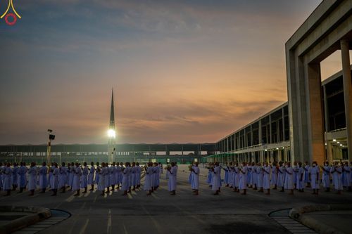 ภาพ No.101380:พิธีเวียนประทักษิณ, พิธีวันทาเจดีย์, พิธีขอขมาและมอบผ้าไตร ในโครงการอุปสมบทหมู่ รุ่นบูชาธรรมมหาปูชนียาจารย์ ณ วัดพระธรรมกาย ในวันที่ 9 ธันวาคม พ.ศ. 2566