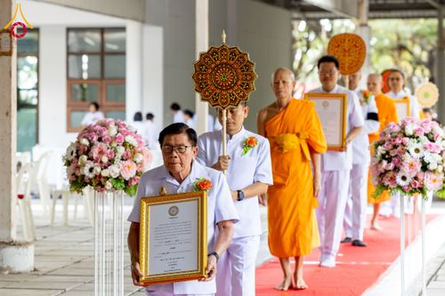 ภาพ No.276646:วันเสาร์ที่ 6 ธันวาคม พ.ศ. 2568 พิธีมุทิตาสักการะ เนื่องในโอกาสที่พระเดชพระคุณพระพรหมดิลก เจ้าอาวาสวัดสามพระยา วรวิหาร เมตตาเป็นประธานในพิธีตั้งฐานานุกรมใน พระราชวิเทศวชิรเวที (บัณฑิต วรปญฺโญ) ผู้ช่วยเจ้าอาวาสวัดพระธรรมกาย (ไวโรจน์ วิโรจโน) ผู้ช่วยเจ้าอา