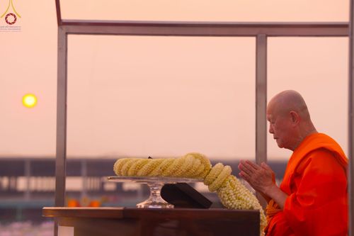 ภาพ No.77151:พิธีจุดมาฆประทีป ในวันมาฆบูชา อาทิตย์ต้นเดือนที่ 6 มีนาคม พ.ศ. 2566 ณ วัดพระธรรมกาย อ.คลองหลวง จ.ปทุมธานี