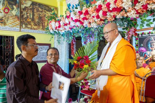 ภาพ No.179646:พิธีทอดกฐินสมทบ ณ วัดพุทธรัตนางกูร พิหาร (Bouddha Ratnangkur Bihar) เมืองกัลกัตตา ประเทศอินเดีย วันที่ 9 พฤศจิกายน พ.ศ. 2567