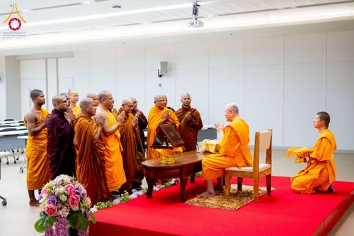 ภาพ No.222556:วันที่ 21 เมษายน พ.ศ. 2568 หลวงพ่อทัตตชีโวต้อนรับคณะสงฆ์บังกลาเทศ ณ อาคาร 100 ปี คุณยายมหารัตนอุบาสิกาจันทร์ ขนนกยูง วัดพระธรรมกาย