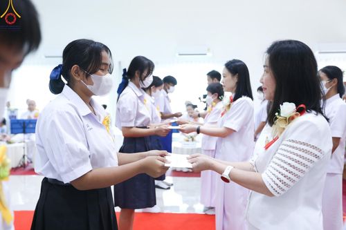 ภาพ No.107263:พิธีเจริญพระพุทธมนต์ ปฏิบัติธรรม มอบทุนการศึกษา ถวายสังฆทาน 140 วัด ณ ศุนย์ปฏิบัติธรรมพระมงคลเทพมุนี อ.สองพี่น้อง จ.สุพรรณบุรี วันเสาร์ที่ 6 มกราคม พ.ศ. 2567