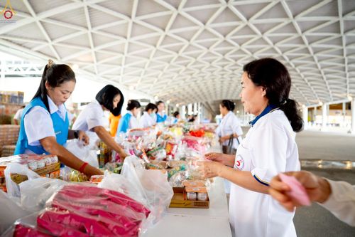 ภาพ No.240356:วันพุธที่ 27 สิงหาคม พ.ศ. 2568 พิธีตักบาตร ในวันธรรมชัย ณ วัดพระธรรมกาย จ.ปทุมธานี