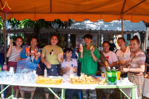 ภาพ No.175403:พิธีทอดกฐินกฐิน วัดสีชมพูวนาราม นครเวียงจันทร์ สปป.ลาว บูชาธรรม 80 ปี หลวงพ่อธัมมชโย โดยคณะศิษยานุศิษย์วัดพระธรรมกาย วันที่ 11 พฤศจิกายน พ.ศ. 2567