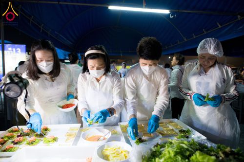 ภาพ No.200158:พิธีถวายภัตตาหารเป็นสังฆทาน แด่พระธรรมยาตรา ณ อนุสรณ์สถานบางปลา วัดบางปลา อำเภอบางเลน จังหวัดนครปฐม ในโครงการธรรมยาตรา กตัญญูบูชา มหาปูชนียาจารย์ พระมงคลเทพมุนี(สด จนฺทสโร) พระผู้ปราบมาร อนุสรณ์สถาน 7 แห่ง ปีที่ 13 วันที่ 23 มกราคม พ.ศ. 2568