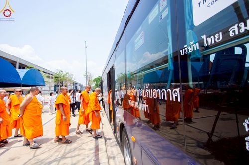 ภาพ No.214523:วันที่ 31 มีนาคม พ.ศ.2568 การทดลองใช้รถ shuttle bus  ขนส่งพระภิกษุ  เพื่องานถวายมหาสังฆทาน วันคุ้มครองโลก