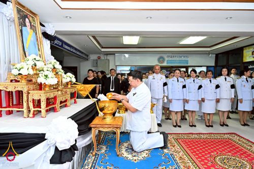 ภาพ No.260848:อำเภอคลองหลวง จัดพิธีสรงน้ำพระบรมศพ สมเด็จพระนางเจ้าสิริกิติ์ พระบรมราชินีนาถ พระบรมราชชนนีพันปีหลวง  ด้วยสำนึกในพระมหากรุณาธิคุณตราบนิจนิรันดร์ วันที่ 26 ตุลาคม พ.ศ. 2568 เวลา 09.30 น. ณ ที่ว่าการอำเภอคลองหลวง จังหวัดปทุมธานี