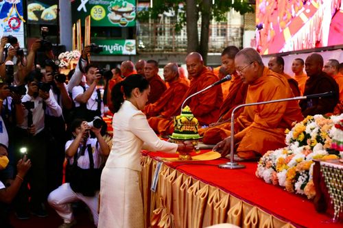 ภาพ No.210234:วันอาทิตย์ที่ 9 มีนาคม พ.ศ. 2568 พ่อเมืองโคราชจัดตักบาตรพระหมื่น ทำบุญเมือง 557 ปี