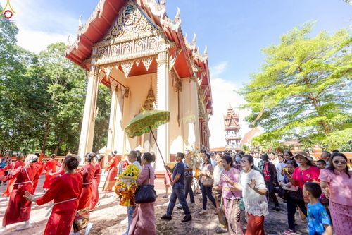 ภาพ No.263754:วันที่ 23 ตุลาคม พ.ศ. 2568 พิธีทอดกฐินสามัคคีทั่วไทย 30,000 วัด โดยคณะศิษยานุศิษย์ บูชาธรรม 81 ปี หลวงพ่อธัมมชโย ณ วัดเขาน้อยพัฒนาราม ต.สุรศักดิ์ อ.ศรีราชา จ.ชลบุรี