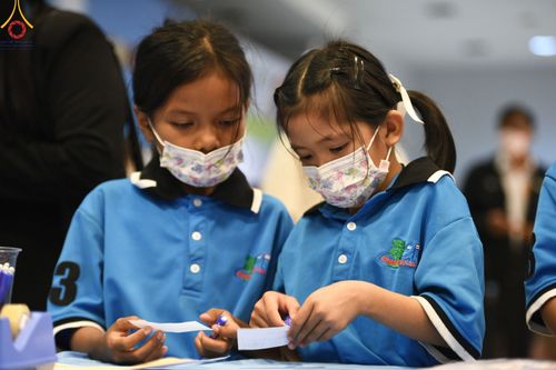 ภาพ No.102288:วันรวมพลังเด็กดี ผู้นำฟื้นฟูศีลธรรมโลก จังหวัดสระบุรี ณ ห้างทวีกิจคอมเพล็กซ์  อ.เมือง จ.สระบุรี วันพุธที่ 13 ธันวาคม พ.ศ. 2566