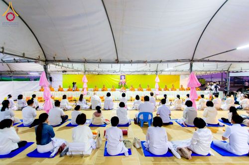 ภาพ No.198283:พิธีถวายภัตตาหารเป็นสังฆทาน แด่พระธรรมยาตรา ณ อนุสรณ์สถานบางปลา วัดบางปลา อำเภอบางเลน จังหวัดนครปฐม ในโครงการธรรมยาตรา กตัญญูบูชา มหาปูชนียาจารย์ พระมงคลเทพมุนี(สด จนฺทสโร) พระผู้ปราบมาร อนุสรณ์สถาน 7 แห่ง ปีที่ 13 วันที่ 20 มกราคม พ.ศ. 2568