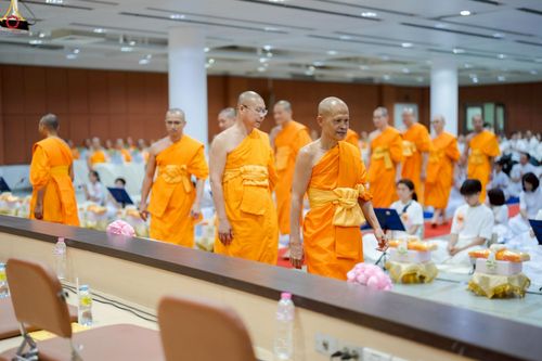 ภาพ No.228175:วันอาทิตย์ที่ 1 มิถุนายน พ.ศ.2568 พิธีถวายมหาสังฆทานพระ 100 รูป สโมสรซุปเปอร์คิดส์ ปีที่ 6 ณ ห้อง SPD 8 สภาธรรมกายสากล วัดพระธรรมกาย