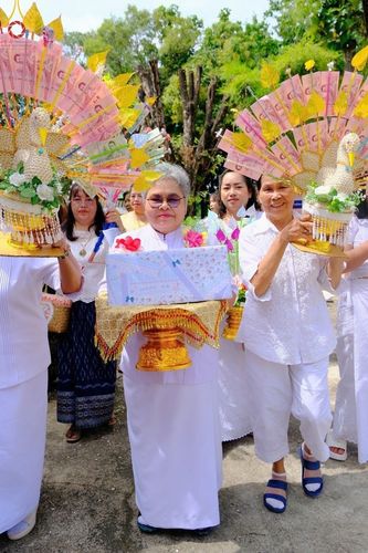 ภาพ No.170228:พิธีทอดกฐิน ณ วัดดอนแก้ว อ.แม่สอด จ.ตาก ในโครงการกฐินสามัคคีทั่วไทย 30,000 วัด บูชาธรรม 80 ปี หลวงพ่อธัมมชโย โดยคณะศิษยานุศิษย์วัดพระธรรมกาย วันที่ 26 ตุลาคม พ.ศ. 2567