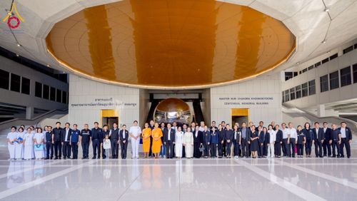 ภาพ No.271882:วันที่ 22 พฤศจิกายน พ.ศ. 2568 ผู้ว่าฯ ปทุมธานี ลงพื้นที่เยี่ยม “อำเภอคลองหลวง” พร้อมชมการเตรียมความพร้อมเทศกาลสวนดอกไม้ปทุมธานี “ทุ่งสวรรค์ ตะวันฉาย” ณ วัดพระธรรมกาย