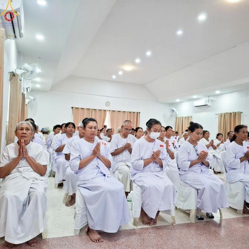 ภาพ No.155373:โครงการอุบาสกแก้ว อุบาสิกาแก้ว รุ่นที่ 2 ตัวแทนทอดกฐินสามัคคีทั่วไทย 30,000 วัด บูชาธรรม 80 ปี หลวงพ่อธัมมชโย ศูนย์ปฏิบัติธรรมเพชรบูรณ์ ต.นาป่า อ.เมือง จ.เพชรบูรณ์