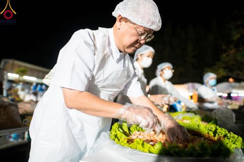 ภาพ No.110647:พิธีถวายภัตตาหารเป็นสังฆทาน แด่คณะพระธรรมยาตราฯ ในโครงการธรรมยาตรากตัญญูบูชา มหาปูชนียาจารย์ พระมงคลเทพมุนี(สด จนฺทสโร) พระผู้ปราบมาร อนุสรณ์สถาน 7 แห่ง ปีที่ 12 วันที่ 12 มกราคม พ.ศ. 2567 ณ อนุสรณ์สถานมหาวิหารพระมงคลเทพมุนี(โลตัสแลนด์) อ.สองพี่น้อง จ.สุ