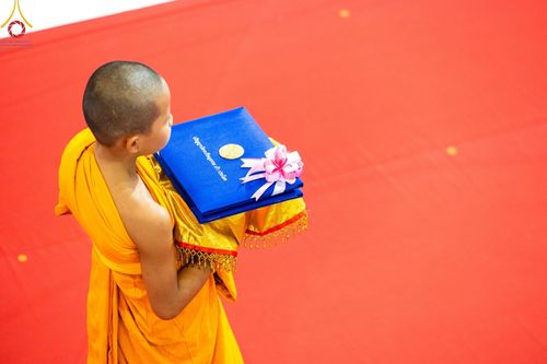 ภาพ No.153153:พิธีมุทิตาสักการะ พระภิกษุ-สามเณร ผู้สอบไล่ได้เปรียญธรรม ประโยค 1-2 ถึงประโยค ป.ธ.9 และบาลีศึกษา ประโยค1-2 ถึง บ.ศ.9 , พิธีมอบดวงแก้วสามเณรผู้ทรงบาลีไวยากรณ์ วัดพระธรรมกาย และ ศูนย์ส่งเสริมศีลธรรมในประเทศและต่างประเทศ วันอาทิตย์ที่ 8 กันยายน พ.ศ.2567