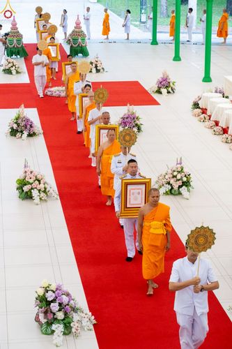 ภาพ No.230894:วันอังคารที่ 1 กรกฎาคม พ.ศ. 2568 ผู้ว่าราชการจังหวัดปทุมธานี เป็นประธานพิธีต้อนรับ สัญญาบัตร พัดยศ พระครูสัญญาบัตรสายต่างประเทศ วัดพระธรรมกาย ประจำปี พ.ศ. 2568 จำนวน 19 รูป