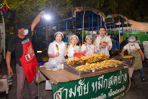 ภาพ No.110962:พิธีถวายภัตตาหารเป็นสังฆทาน แด่คณะพระธรรมยาตราฯ ในโครงการธรรมยาตรา กตัญญูบูชา มหาปูชนียาจารย์ พระมงคลเทพมุนี(สด จนฺทสโร) พระผู้ปราบมาร อนุสรณ์สถาน 7 แห่ง ปีที่ 12 วันที่ 13 มกราคม พ.ศ. 2567 ณ อนุสรณ์สถานมหาวิหารพระมงคลเทพมุนี  (โลตัสแลนด์) อ.สองพี่น้อง จ