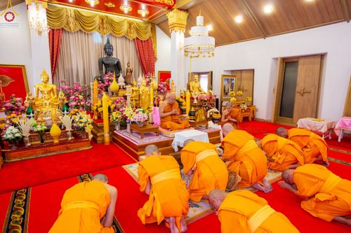 ภาพ No.84928:พิธีทำสามีจิกรรมและรับฟังโอวาท จากพระผู้ใหญ่ พระมหาเถระ พระสังฆาธิการ เนื่องในเทศกาลเข้าพรรษา ของคณะสงฆ์วัดพระธรรมกาย นำโดยหลวงพ่อทัตตชีโว วันที่ 3 สิงหาคม พ.ศ. 2566