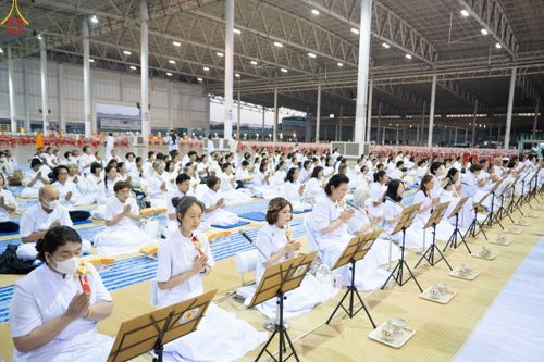 ภาพ No.188127:พิธีถวายภัตตาหารเป็นสังฆทาน แด่พระธรรมยาตรา ในโครงการธรรมยาตรา กตัญญูบูชา มหาปูชนียาจารย์ พระมงคลเทพมุนี(สด จนฺทสโร) พระผู้ปราบมาร อนุสรณ์สถาน 7 แห่ง ปีที่ 13 ณ สภาธรรมกายสากล วัดพระธรรมกาย วันที่ 2 มกราคม พ.ศ. 2568