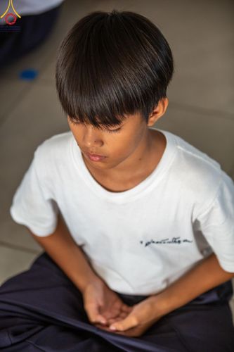 ภาพ No.132857:พิธีตัดปอยผม โครงการหน่อแก้วเปรียญธรรม รุ่นที่ 12 ณ ค่ายจองแชมป์ หมู่กฏิสามเณรเปรียญธรรม วัดพระธรรมกาย วันอาทิตย์ที่ 31 มีนาคม พ.ศ. 2567