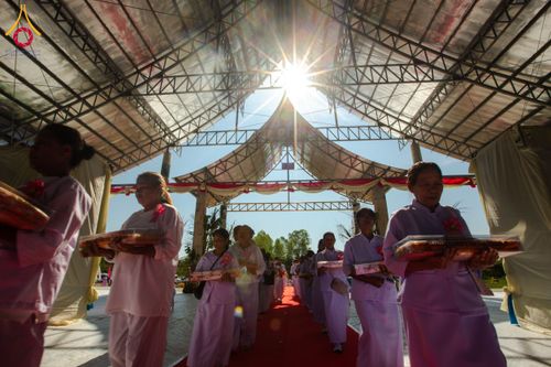 ภาพ No.175075:พิธีทอดกฐินสถาปนา แผ่นสิริฉะทะนะรัสมี(หลังคา) อาคาร 80 ปี หลวงพ่อธัมมชโย ณ ศูนย์ปฏิบัติธรรมวิหารแดง จ.สระบุรี วันเสาร์ที่ 9 พฤศจิกายน พ.ศ. 2567