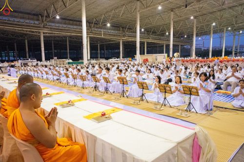 ภาพ No.188471:พิธีถวายภัตตาหารเป็นสังฆทาน แด่พระธรรมยาตรา ในโครงการธรรมยาตรา กตัญญูบูชา มหาปูชนียาจารย์ พระมงคลเทพมุนี(สด จนฺทสโร) พระผู้ปราบมาร อนุสรณ์สถาน 7 แห่ง ปีที่ 13 ณ สภาธรรมกายสากล วัดพระธรรมกาย วันที่ 3 มกราคม พ.ศ. 2568