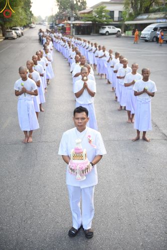 ภาพ No.135527:พิธีขอขมามอบผ้าไตร, พิธีบรรพชาสามเณร ในโครงการบรรพชาสามเณร ฟื้นฟูพระพุทธศาสนาทั่วไทย ณ วัดพระพุทธบาท ราชวรมหาวิหาร อ.พระพุทธบาท จ.สระบุรี วันที่ 6 เมษายน พ.ศ. 2567