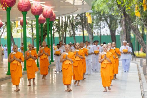 ภาพ No.136232:พิธีอุปสมบทสามเณรเตรียมสถาบันธรรมชัย รุ่นที่ 21 ณ โบสถ์พระไตรปิฏก วัดพระธรรมกาย วันเสาร์ที่ 4 พฤษภาคม พ.ศ.2567