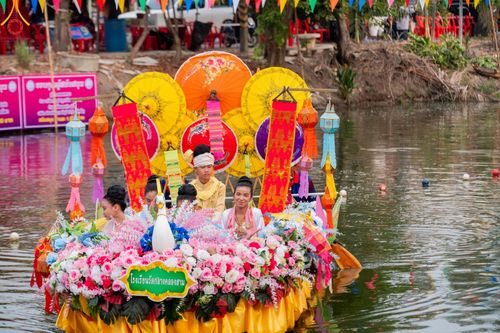 ภาพ No.123805:ขบวนพาเหรดเรือในพิธีเปิดโครงการแข่งขันเรือพาย อบต.คลองสาม ประจำปี พ.ศ. 2567 วันเสาร์ที่ 17 กุมภาพันธ์ พ.ศ. 2567